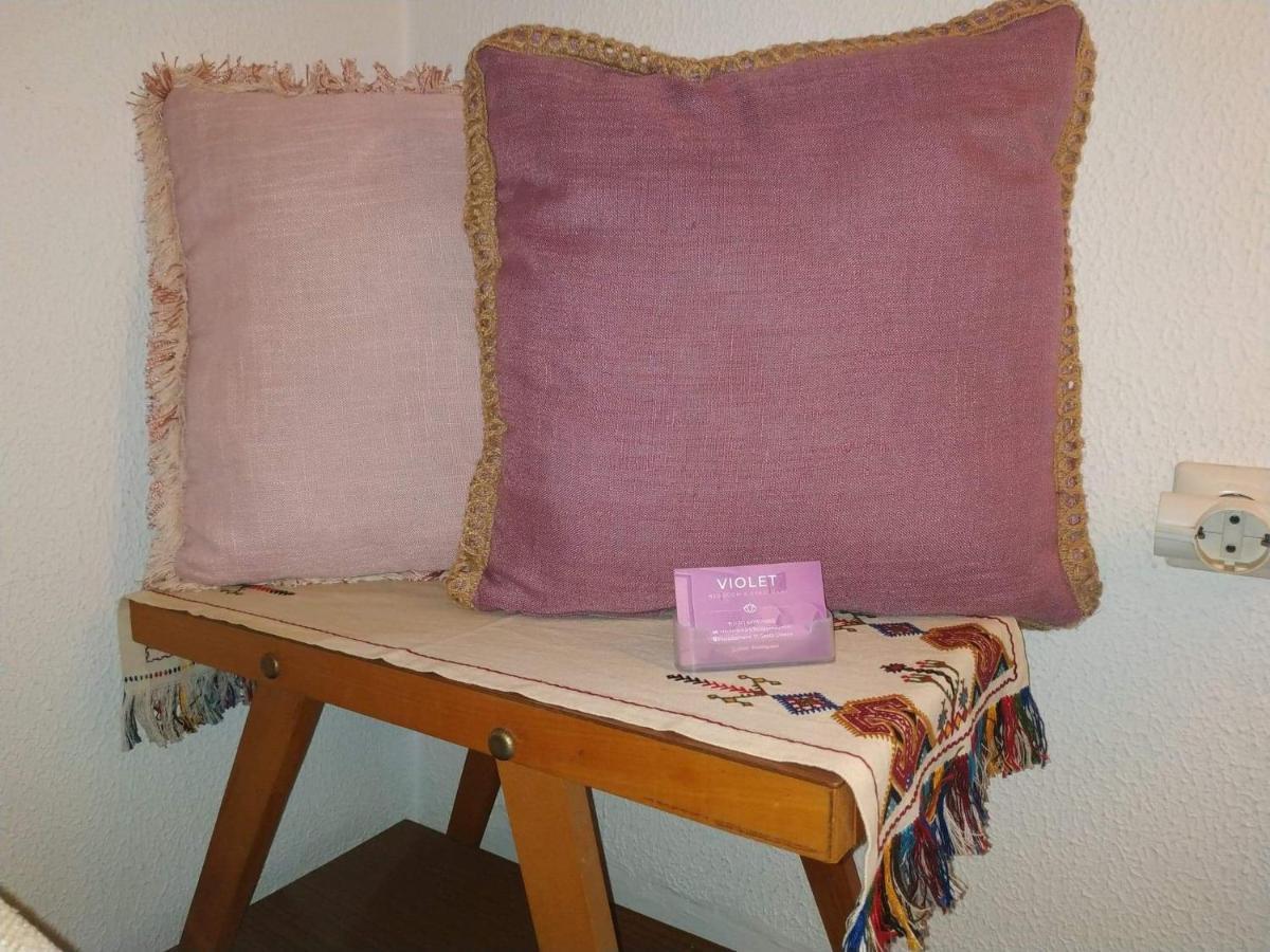 Violet Bedroom And Apartment Spáta Eksteriør billede